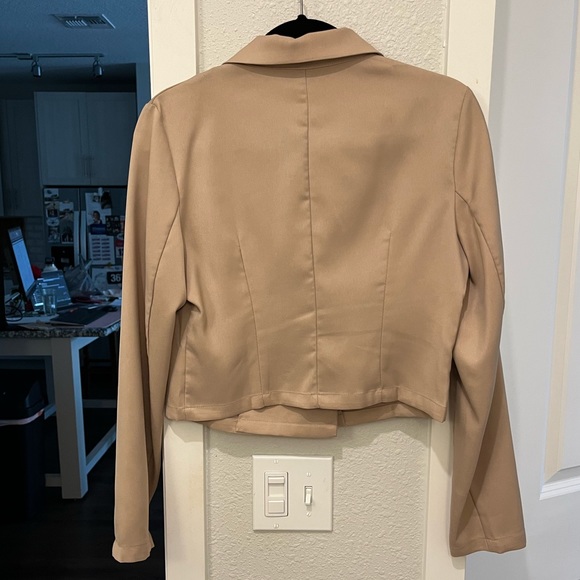 Cropped Khaki Blazer - Picture 2 of 4